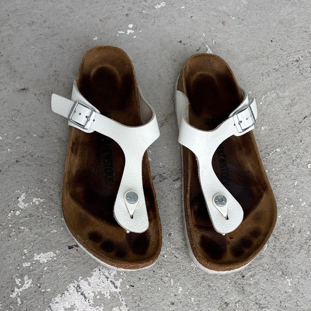 Birkenstock Gizeh white sandals